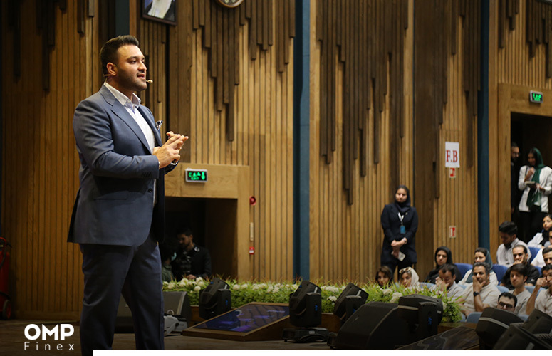 حسینی فایننس در سمینار INVESTOBASE